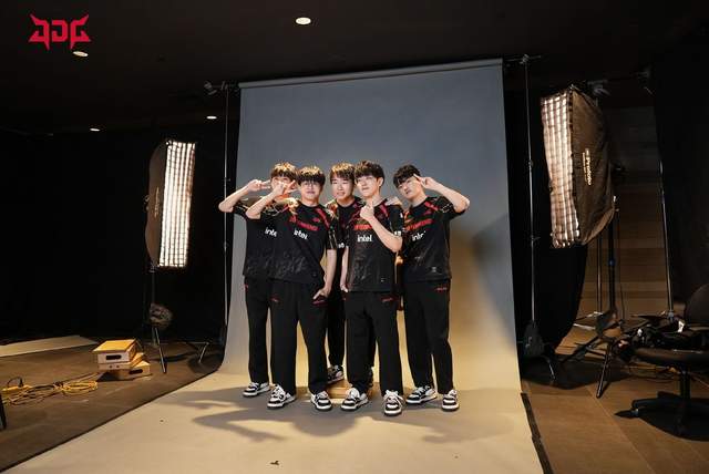 FNC血洗JDG,Knight打出惊人五杀强强对话八强赛,技惊四座的简单介绍 FNC血洗JDG,Knight打出惊人五杀强强对话八强赛,技惊四座的简单介绍