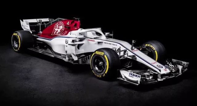 关于索伯车队翻盘红牛二队，塞恩斯统治全场的信息