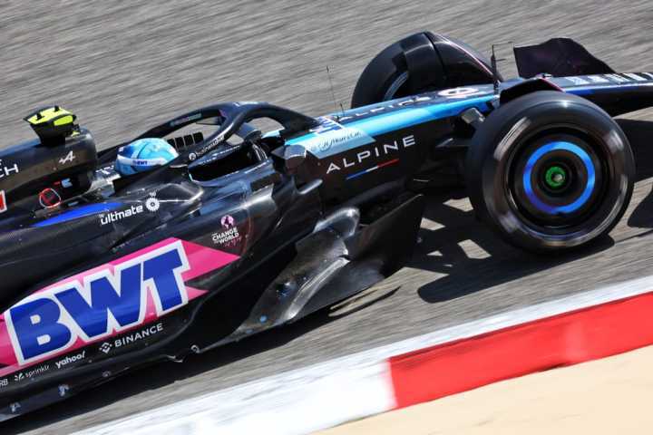 包含索伯车队碾压红牛二队，拉塞尔扛起全队的词条