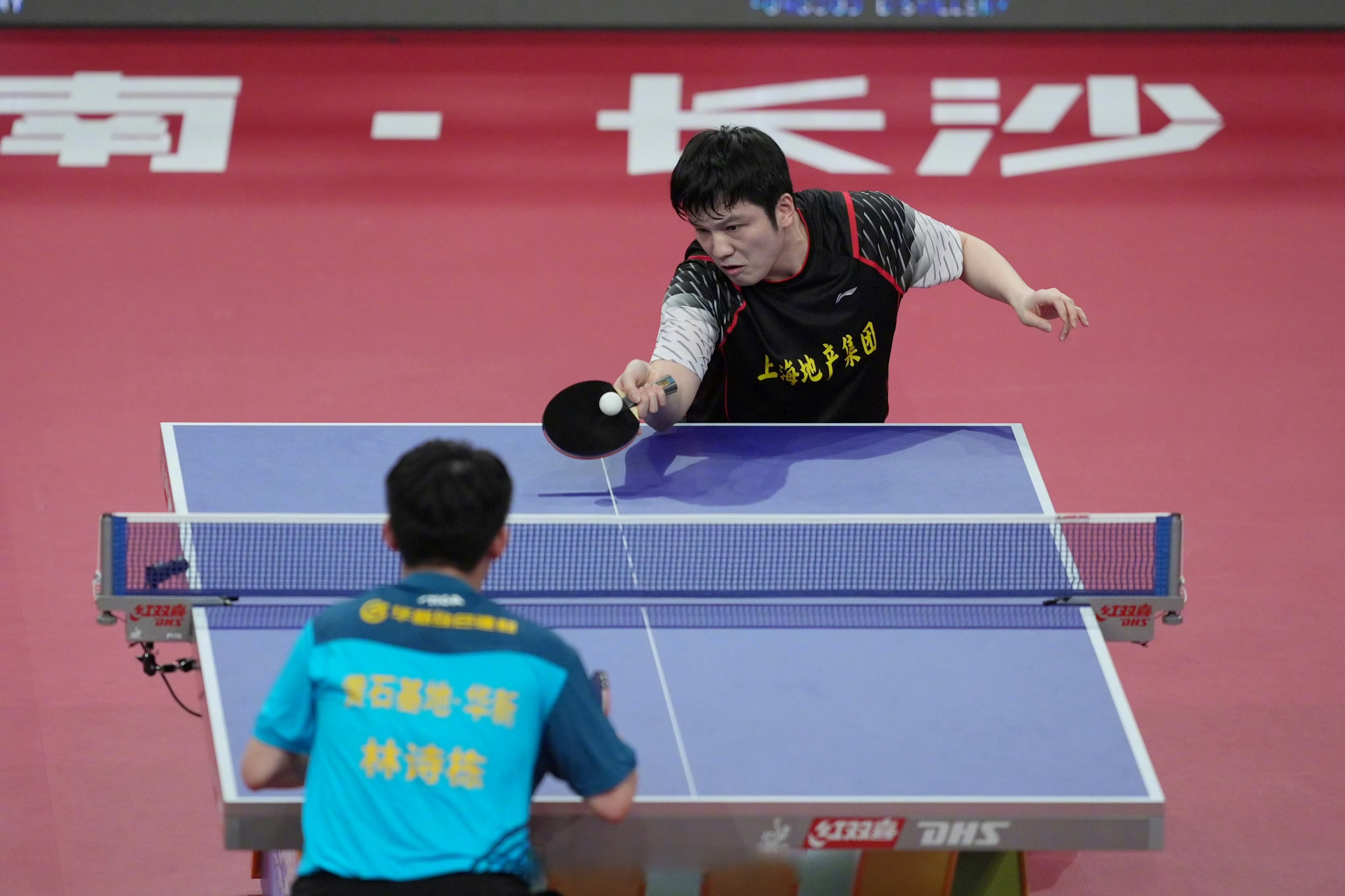 瑞典队鏖战英格兰队，樊振东点燃赛场