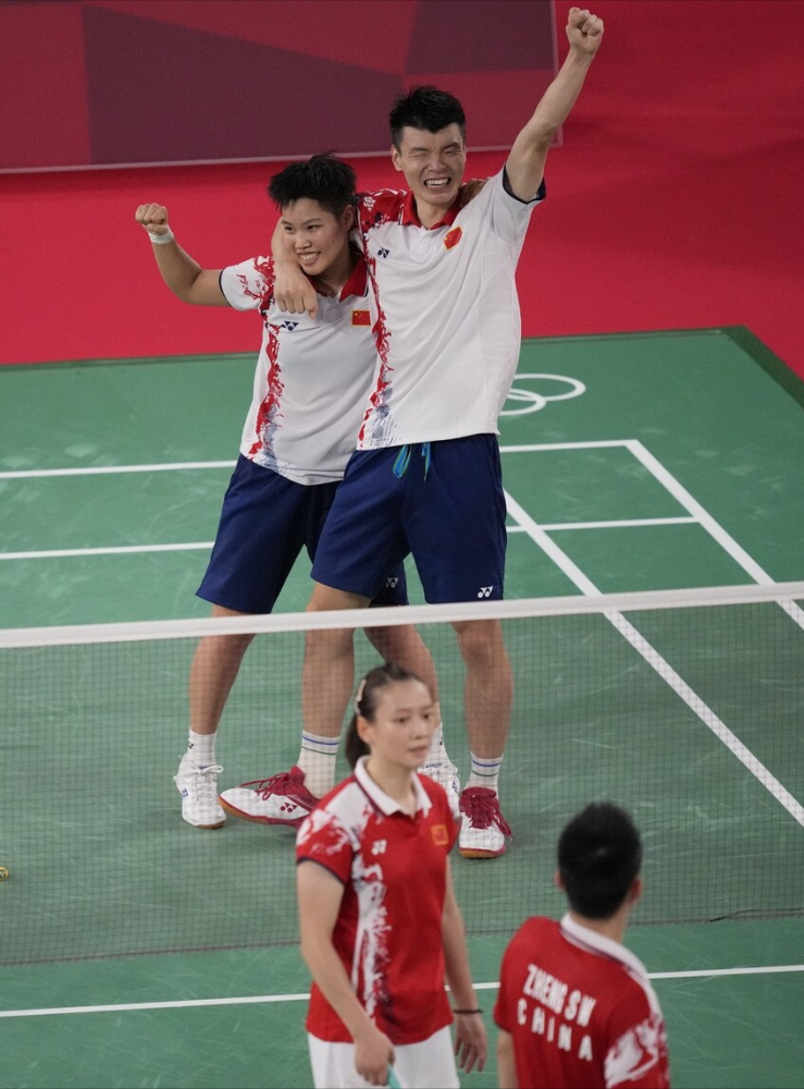 日本队完胜丹麦队，黄鸭组合点燃赛场