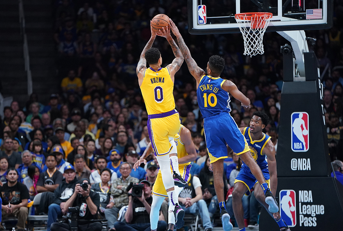 鹈鹕力克骑士,库里带队取胜 鹈鹕力克骑士,库里带队取胜