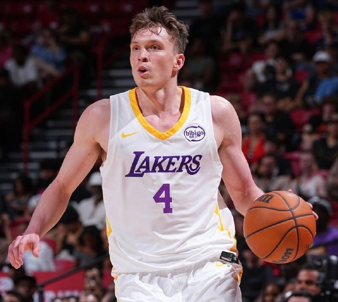 尼克斯横扫篮网，布克高光表现