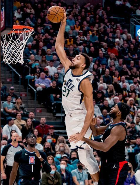 爵士轻取快船，米切尔刷新纪录