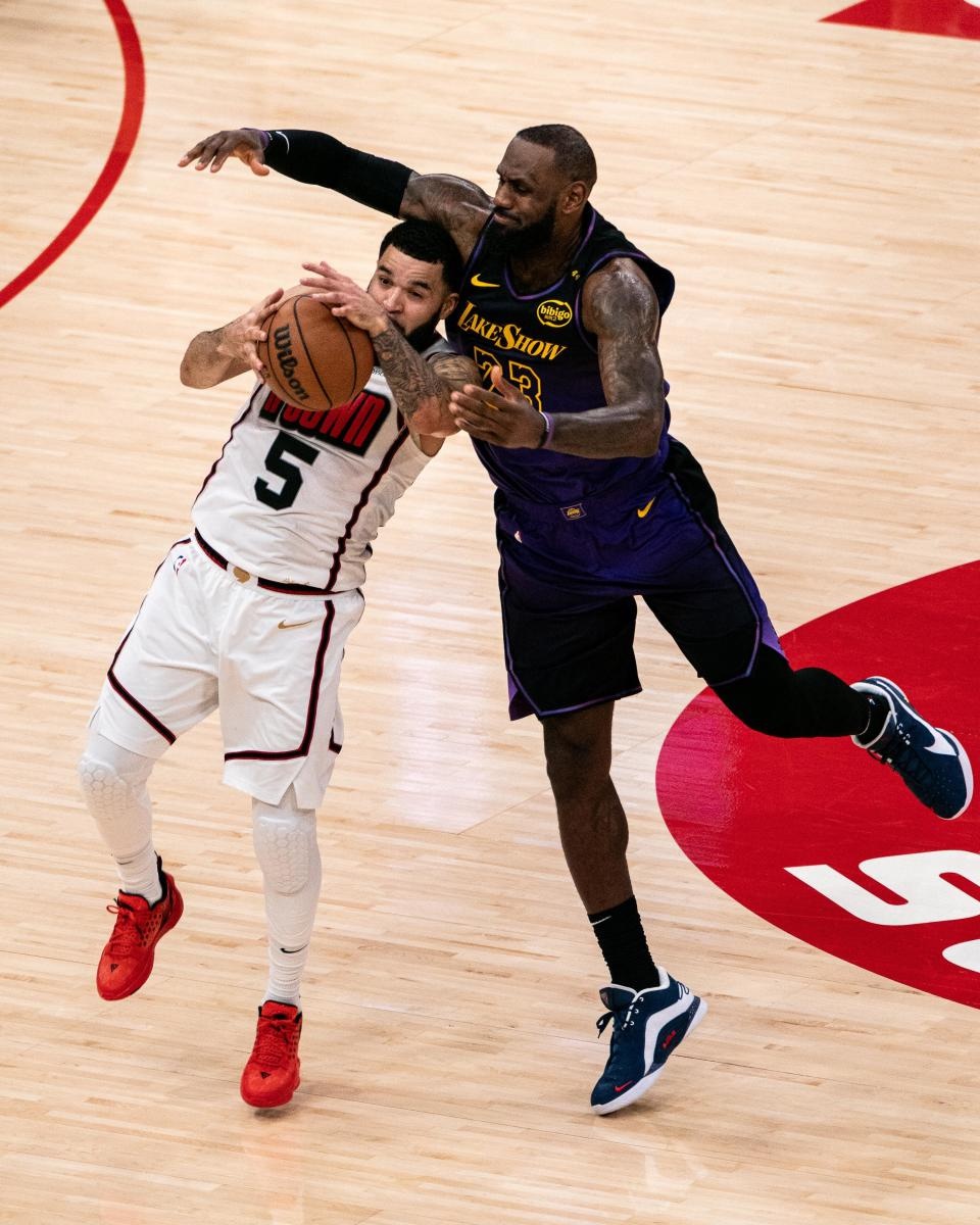 湖人绝杀火箭，易建联扛起全队