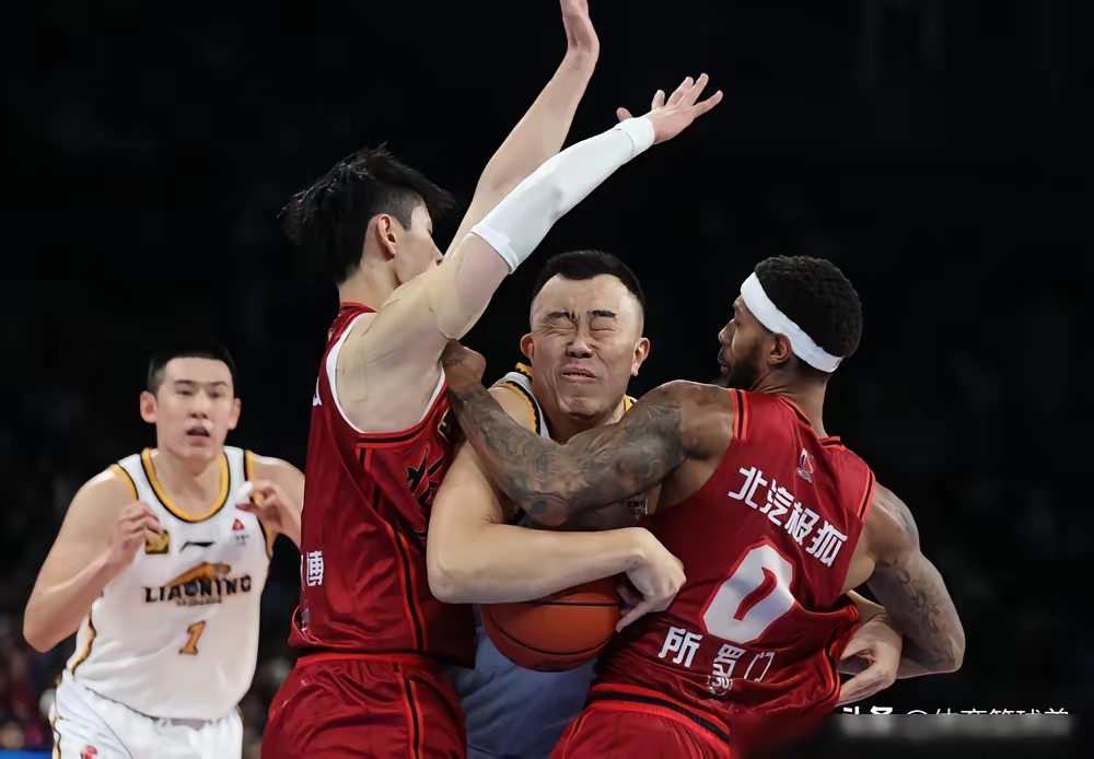 天津队完胜广州队，周琦统治全场