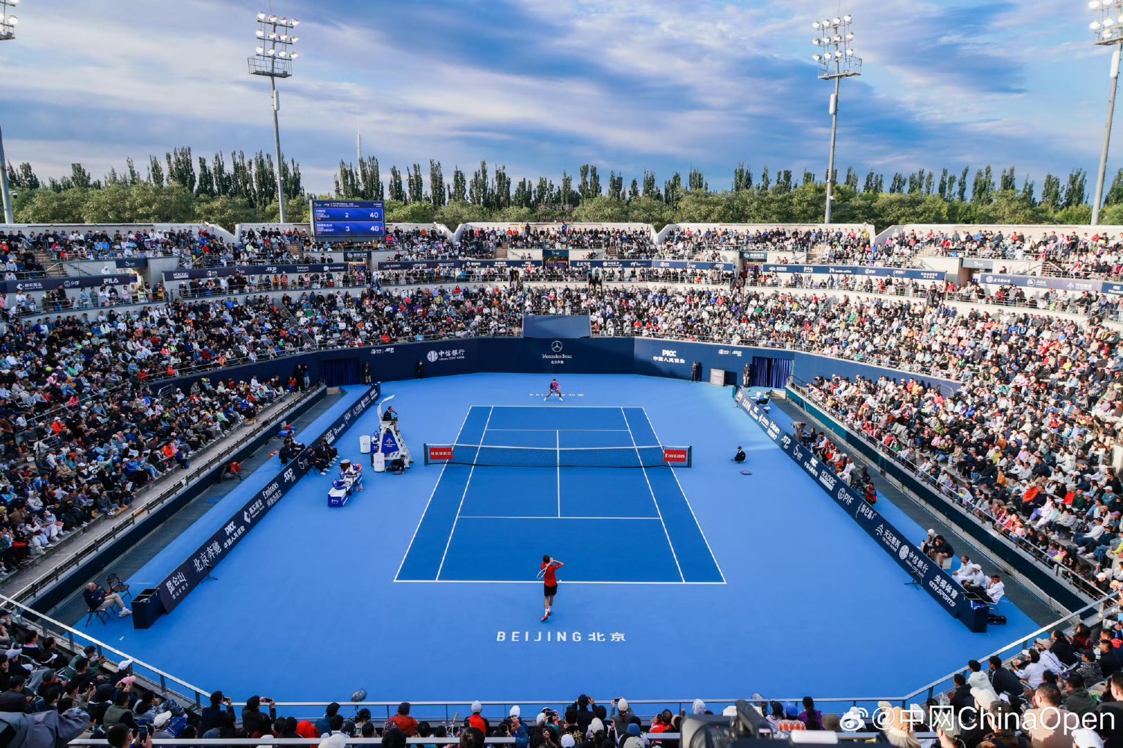 拉沃尔杯完胜法网,梅德韦杰夫带队取胜 拉沃尔杯完胜法网,梅德韦杰夫带队取胜